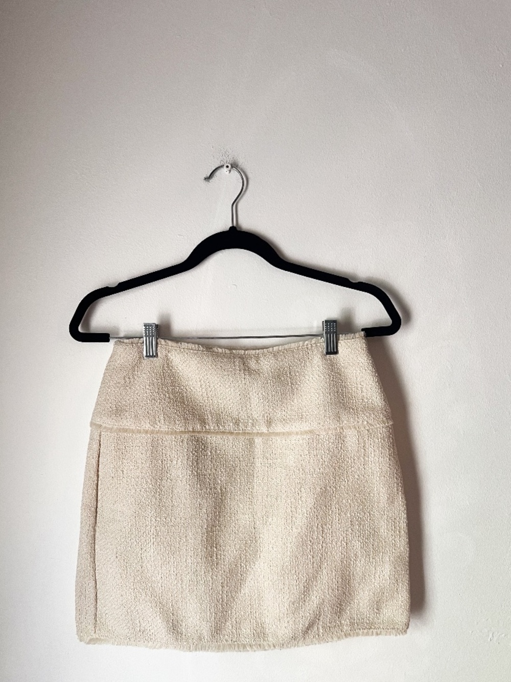 Future Collective Cream Tweed Bouclé Mini Skirt Fringe Hem Quiet Luxury Size 4